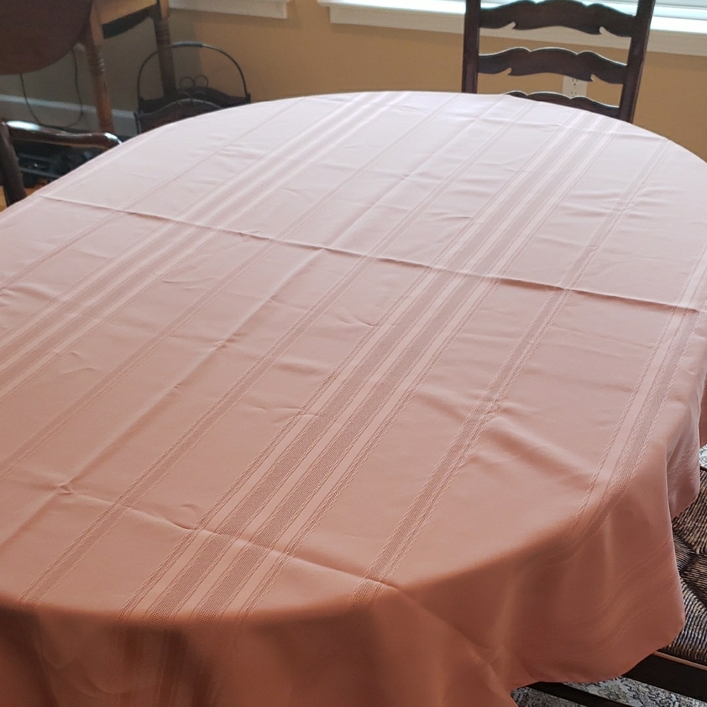 Vtg Pink Elegant Oval  Tablecloth - 101" L x 60" W